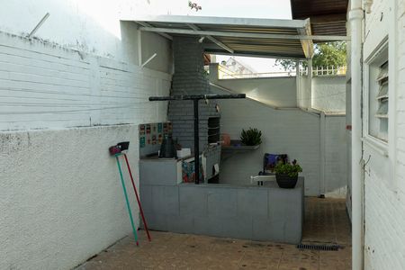 Casa à venda com 318m², 4 quartos e 2 vagasCHURRASQUEIRA E QUINTAL