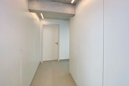 Casa de condomínio à venda com 488m², 4 quartos e 4 vagasCloset da suíte 1