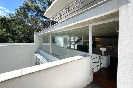 Casa de condomínio à venda com 488m², 4 quartos e 4 vagasEntrada