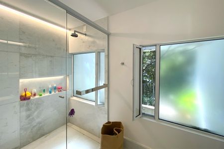 Casa de condomínio à venda com 488m², 4 quartos e 4 vagasBanheiro da Suíte 2