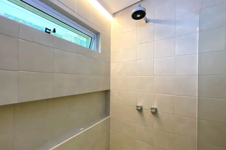 Casa de condomínio à venda com 488m², 4 quartos e 4 vagasBanheiro externo