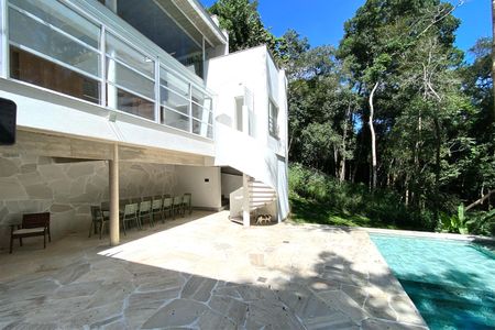 Casa de condomínio à venda com 488m², 4 quartos e 4 vagasQuintal