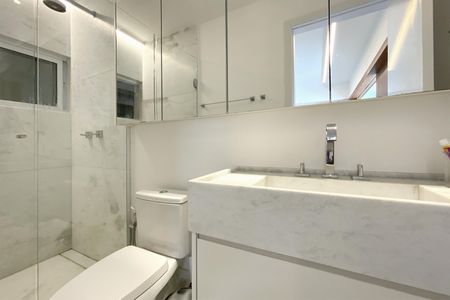 Casa de condomínio à venda com 488m², 4 quartos e 4 vagasBanheiro da Suíte 3