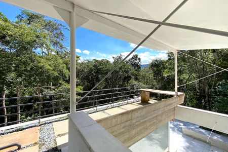 Casa de condomínio à venda com 488m², 4 quartos e 4 vagasMirante