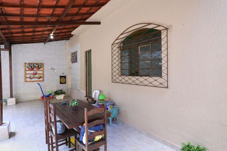 Casa para alugar com 180m², 2 quartos e 2 vagasÁrea externa