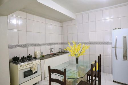 Casa para alugar com 180m², 2 quartos e 2 vagasCozinha