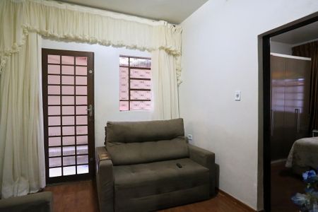 Casa para alugar com 180m², 2 quartos e 2 vagasSala