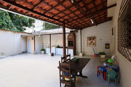 Casa para alugar com 180m², 2 quartos e 2 vagasÁrea externa