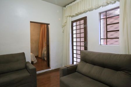 Casa para alugar com 180m², 2 quartos e 2 vagasSala