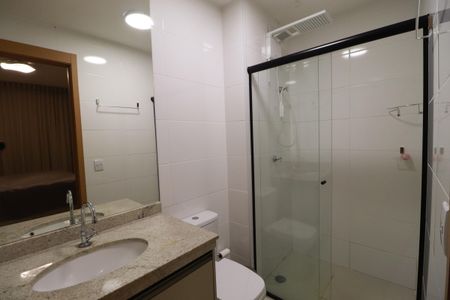 Apartamento para alugar com 72m², 2 quartos e 2 vagasBanheiro suite 