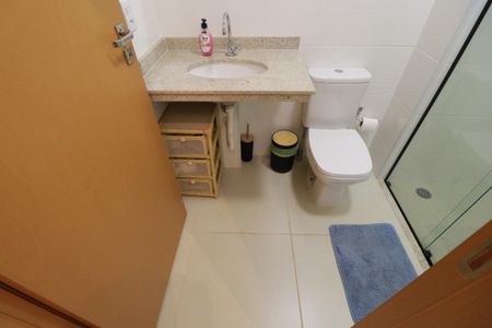 Apartamento para alugar com 72m², 2 quartos e 2 vagasBanheiro social 