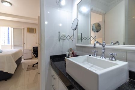 Apartamento à venda com 51m², 1 quarto e 1 vaga Apartamento à venda com 51m², 1 quarto e 1 vagaBanheiro da Suíte