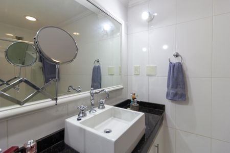 Apartamento à venda com 51m², 1 quarto e 1 vaga Apartamento à venda com 51m², 1 quarto e 1 vagaBanheiro da Suíte