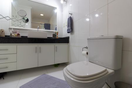 Apartamento à venda com 51m², 1 quarto e 1 vaga Apartamento à venda com 51m², 1 quarto e 1 vagaBanheiro da Suíte