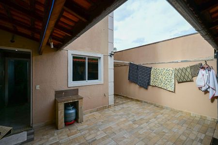 Casa de condomínio para alugar com 123m², 2 quartos e 2 vagasQuintal