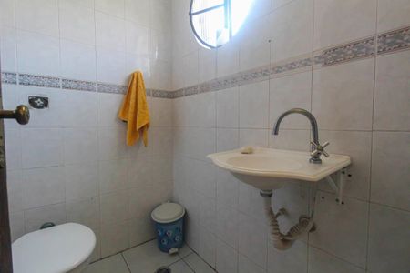 Lavabo de casa para alugar com 3 quartos, 185m² em Jardim Roseli, São Paulo