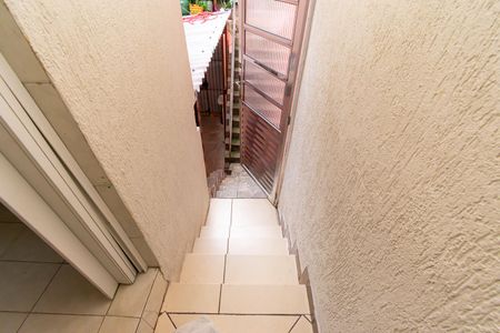 Casa para alugar com 82m², 2 quartos e 1 vagaEscada