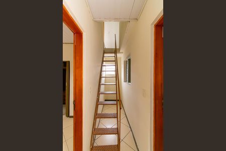 Casa para alugar com 82m², 2 quartos e 1 vagaEscada