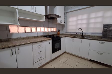 Casa para alugar com 250m², 3 quartos e 3 vagas