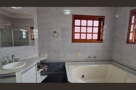 Casa para alugar com 250m², 3 quartos e 3 vagas