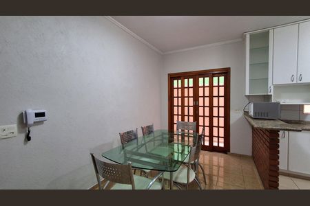 Casa para alugar com 250m², 3 quartos e 3 vagas