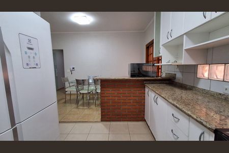Casa para alugar com 250m², 3 quartos e 3 vagas
