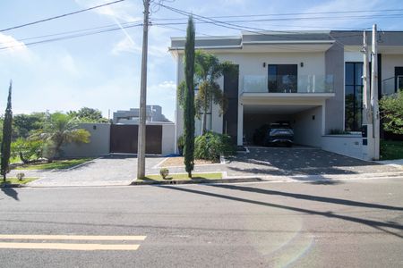 Casa de condomínio para alugar com 560m², 4 quartos e 5 vagas Casa de condomínio para alugar com 560m², 4 quartos e 5 vagasFachada
