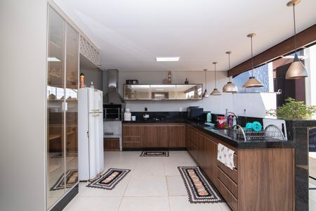 Casa de condomínio para alugar com 560m², 4 quartos e 5 vagas Casa de condomínio para alugar com 560m², 4 quartos e 5 vagasÁrea Gourmet