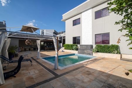 Casa de condomínio para alugar com 560m², 4 quartos e 5 vagas Casa de condomínio para alugar com 560m², 4 quartos e 5 vagasPiscina