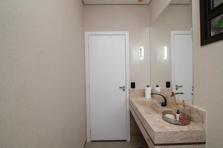 Casa de condomínio para alugar com 560m², 4 quartos e 5 vagas Casa de condomínio para alugar com 560m², 4 quartos e 5 vagasBanheiro Social