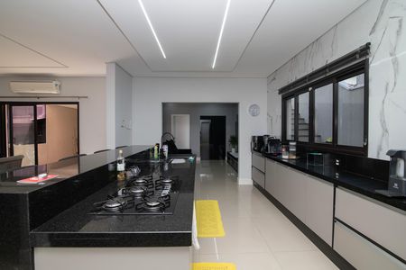 Casa de condomínio para alugar com 560m², 4 quartos e 5 vagas Casa de condomínio para alugar com 560m², 4 quartos e 5 vagasCozinha