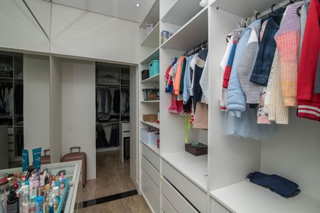 Casa de condomínio para alugar com 560m², 4 quartos e 5 vagas Casa de condomínio para alugar com 560m², 4 quartos e 5 vagasQuarto 4 Closet