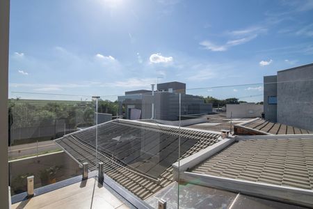 Casa de condomínio para alugar com 560m², 4 quartos e 5 vagas Casa de condomínio para alugar com 560m², 4 quartos e 5 vagasQuarto 2 Varanda