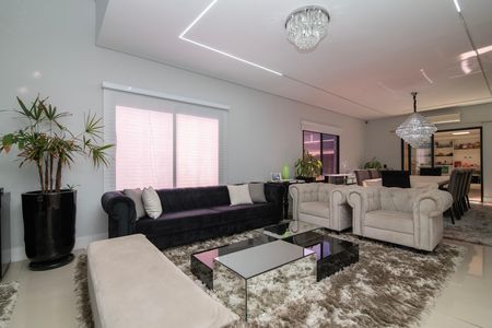 Casa de condomínio para alugar com 560m², 4 quartos e 5 vagas Casa de condomínio para alugar com 560m², 4 quartos e 5 vagasSala de Estar