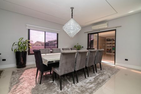 Casa de condomínio para alugar com 560m², 4 quartos e 5 vagas Casa de condomínio para alugar com 560m², 4 quartos e 5 vagasSala de Jantar