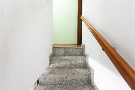 Casa à venda com 200m², 2 quartos e 1 vagaEscada 