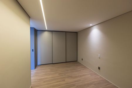 Casa de condomínio à venda com 650m², 4 quartos e 4 vagas Casa de condomínio à venda com 650m², 4 quartos e 4 vagasSuíte 4