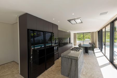 Casa de condomínio à venda com 650m², 4 quartos e 4 vagas Casa de condomínio à venda com 650m², 4 quartos e 4 vagasCozinha