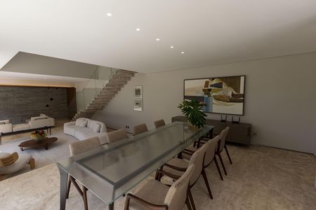 Casa de condomínio à venda com 650m², 4 quartos e 4 vagas Casa de condomínio à venda com 650m², 4 quartos e 4 vagasSala de Jantar