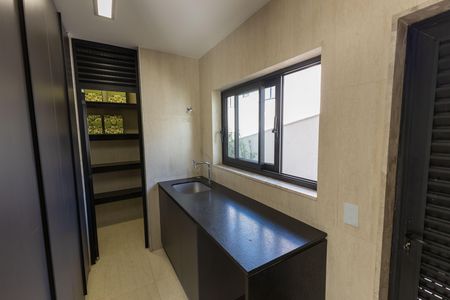 Casa de condomínio à venda com 650m², 4 quartos e 4 vagas Casa de condomínio à venda com 650m², 4 quartos e 4 vagasÁrea de Serviço