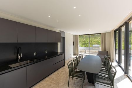 Casa de condomínio à venda com 650m², 4 quartos e 4 vagas Casa de condomínio à venda com 650m², 4 quartos e 4 vagasCozinha