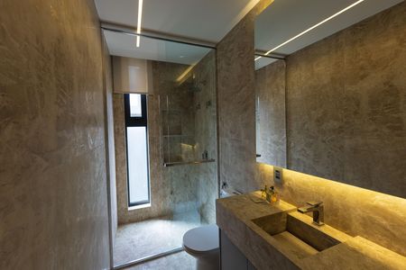 Casa de condomínio à venda com 650m², 4 quartos e 4 vagas Casa de condomínio à venda com 650m², 4 quartos e 4 vagasBanheiro da Suíte 4