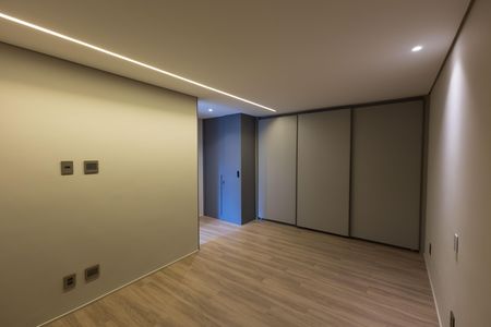 Casa de condomínio à venda com 650m², 4 quartos e 4 vagas Casa de condomínio à venda com 650m², 4 quartos e 4 vagasSuíte 4