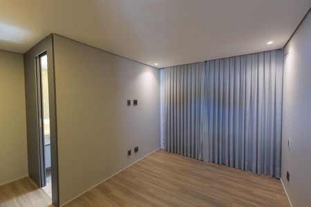 Casa de condomínio à venda com 650m², 4 quartos e 4 vagas Casa de condomínio à venda com 650m², 4 quartos e 4 vagasSuíte 2