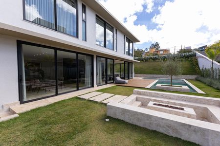 Casa de condomínio à venda com 650m², 4 quartos e 4 vagas Casa de condomínio à venda com 650m², 4 quartos e 4 vagasQuintal