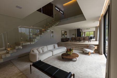 Casa de condomínio à venda com 650m², 4 quartos e 4 vagas Casa de condomínio à venda com 650m², 4 quartos e 4 vagasSala de Estar