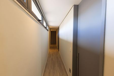 Casa de condomínio à venda com 650m², 4 quartos e 4 vagas Casa de condomínio à venda com 650m², 4 quartos e 4 vagasCorredor dos Quartos