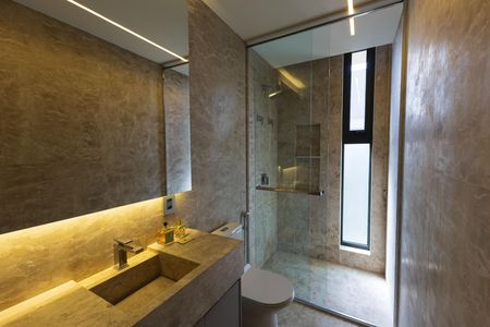 Casa de condomínio à venda com 650m², 4 quartos e 4 vagas Casa de condomínio à venda com 650m², 4 quartos e 4 vagasBanheiro da Suíte 3