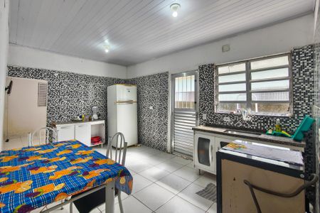 Casa para alugar com 100m², 2 quartos e 2 vagasCozinha 