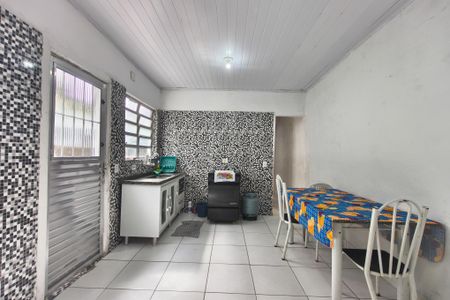 Casa para alugar com 100m², 2 quartos e 2 vagasCozinha 